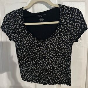 American Eagle Outfitters Black and White Floral Crop Top